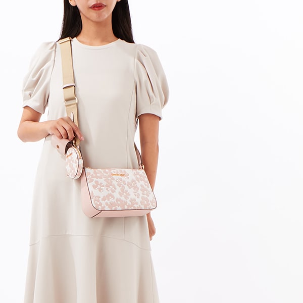 マイケル・コース（Michael Kors）/JET SET TRAVEL シークイン フローラルプリント クロスボディ ウィズ テックアタッチ