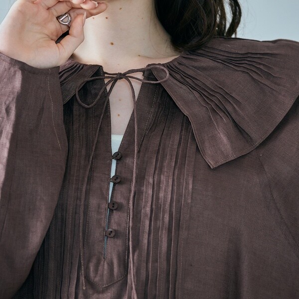 オーディア ミューズ（Audie a Muses）/オーバーピンタックブラウスの