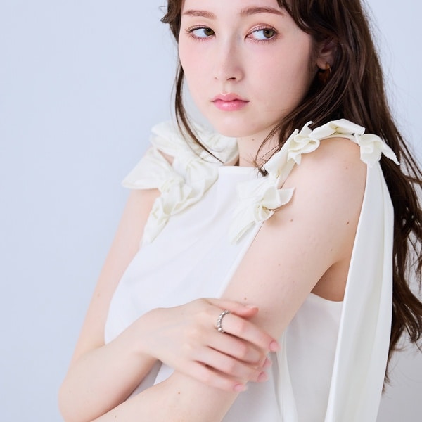 オーディア ミューズ（Audie a Muses）/ショルダーリボン付きノースリーブカットソー 15,444円