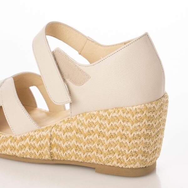 ディッシー（D'ICI）/カットワークストラップサンダルの通販はau PAY