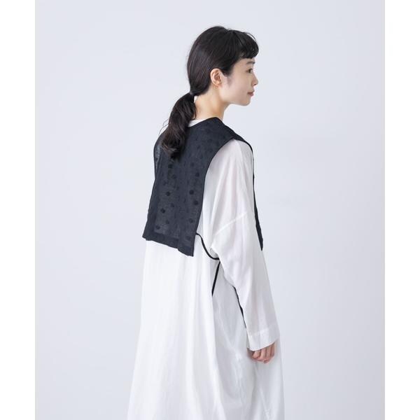 かぐれ（kagure）/ドット刺繍ウールガーゼビブ