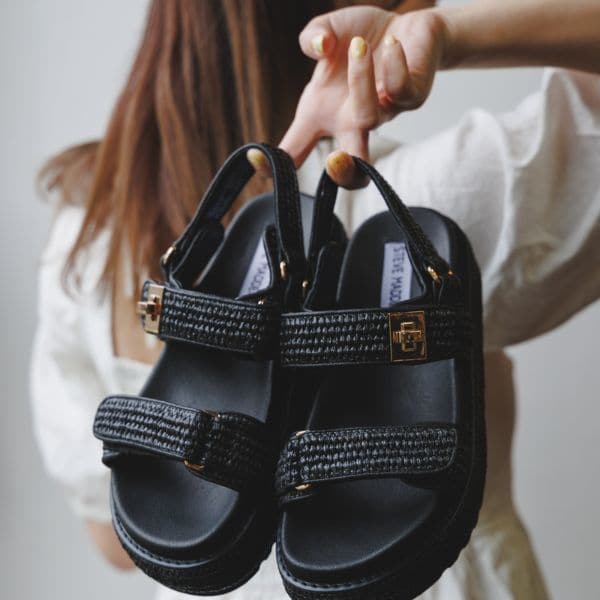 スティーブマデン（STEVE MADDEN）/【STEVE MADDEN】ダブルベルトラフィアサンダル　スティーブマデン　26SS　新作　サンダル