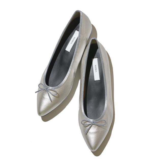 ヴィリーナ（VIRINA）/晴雨兼用ポインテッドバレエシューズ(メタリックシルバー）