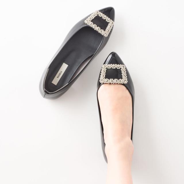 ヴィリーナ（VIRINA）/晴雨兼用ジェスビジューパンプス（エナメル）