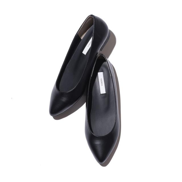 ヴィリーナ（VIRINA）/晴雨兼用ポインテッドプレーンパンプス