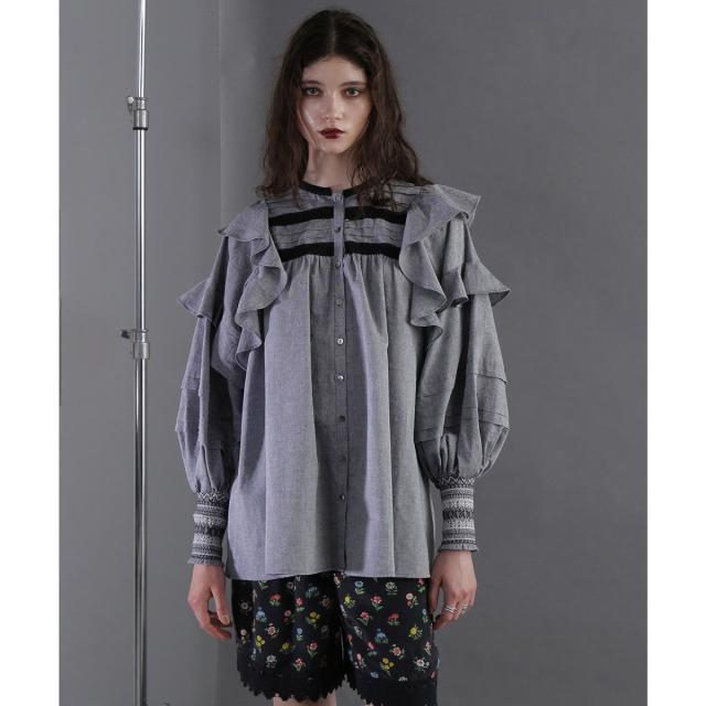 ローズバッド（ROSE BUD）/シャンブレーフリルシャツの通販はau PAY