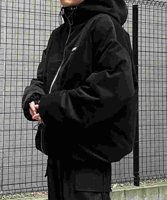 イルズ（ILLS）/ILL’S ラバーワンポイントロゴ エコダウンジャケットフーディー イルズ（ILLS）/ILL'S ラバーワンポイントロゴ エコダウンジャケット