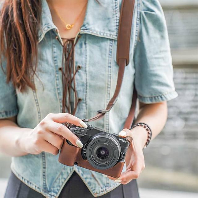 カメラ Nikon専用 保護ケース 傷つき防止 持ち運び 本革 ハーフケース ショルダーストラップ 肩掛け ショルダーベルト付き カメラケース ハーフカバー ケース シンプル 肩掛けベルト付き カメラ保護 NikonZF NikonZFC NikonZ5/Z6II/Z7II NikonZ30_2