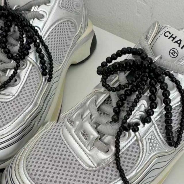 CHANEL パール装飾 ブラックスニーカー CHANEL パール装飾 ブラックスニーカー