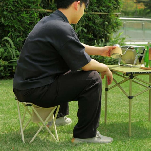 アウトドア コンパクト いす 折りたたみ 持ち運び チェア アウトドアチェア 軽量 4個セット 収納袋付き 折りたたみ椅子 キャンプ椅子 4個セット チェアー 携帯 おしゃれ ローチェア キャンプ バーベキュー ソロキャンプ ブラック ボーダー 椅子