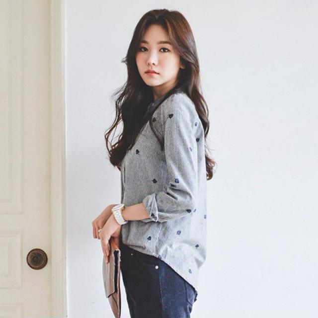 ノーカラーシャツ ストライプシャツ ブラウス 刺繍 長袖 レディース プルオーバートップス 秋冬 きれいめ ストライプ柄 大人女子 カジュアル ノーカラーシャツ ストライプシャツ ブラウス 刺繍 長袖 レディース