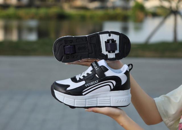 ヒカル ローラーシューズ 子供用 LED 光る靴 ローラースケート 男の子 女の子