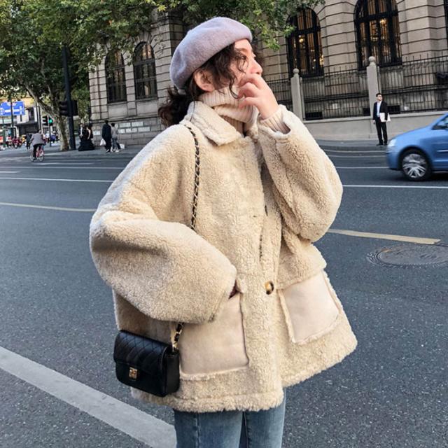 《送料無料》ボアコート ファーコート レディース ゆったり ショート丈 無地 ジャケット 厚手 アウター 冬 あったか ファッション オーバーコート 通勤 通学 レディースファッション かわいい 防寒着 新作