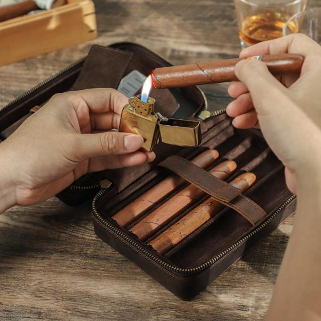 希少　箱付き【ダビドフ・シガーケース】クロコダイル型押　牛革　葉巻　シガー シガーケース 4本用 牛革 本革 葉巻ケース 保湿 携帯 ポータブル
