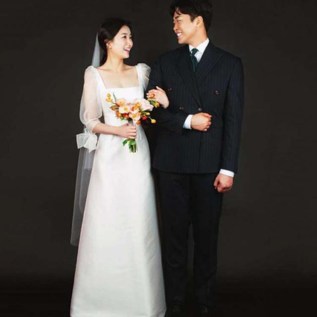 ウェディングドレス 長袖 二次会 白 袖付き パフスリーブ フォト