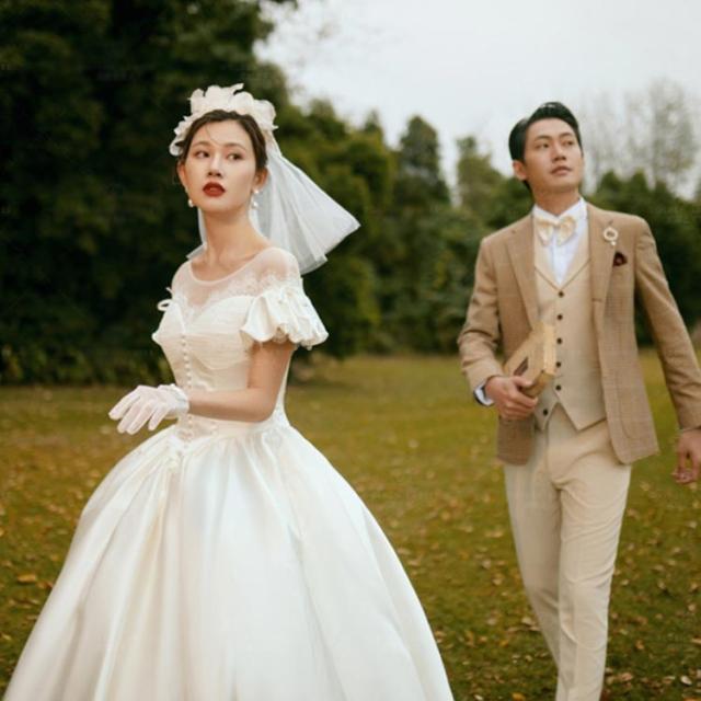 ウエディングドレス ウェディングドレス Vネック Aライン パフスリーブ