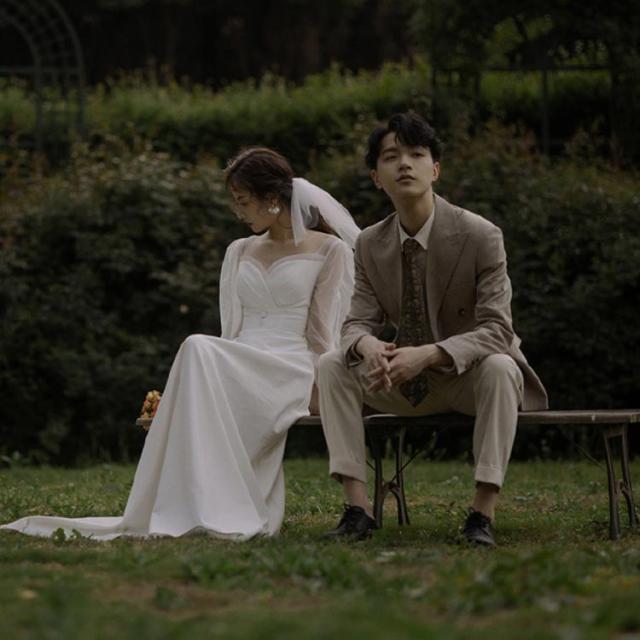 ウェディングドレス aライン トレーン付き ドレス ウェディング V