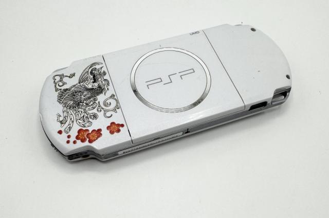【中古 動作確認済】 PSP「プレイステーション・ポータブル」 バリュー・パック パール・ホワイト (PSP-3000KPW)