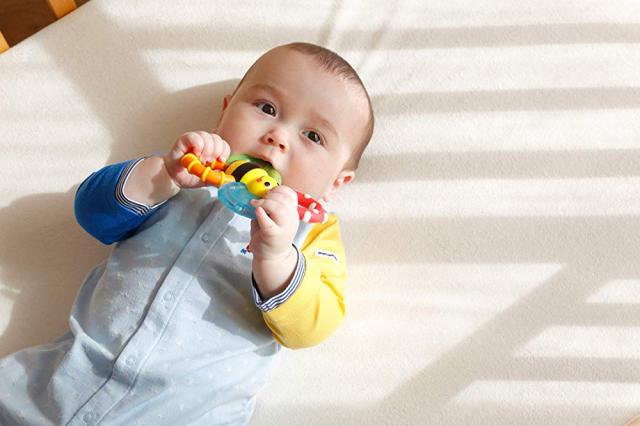 カミカミ ミツバチ Sassy 歯固めラトル 3ヶ月から対象 ひんやり 色々な感触 バンブル バイツ ファン Tysaの通販はau Pay マーケット Sky St