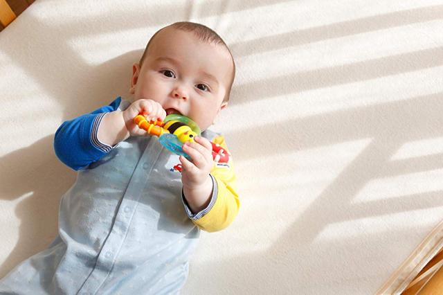 カミカミ ミツバチ Sassy 歯固めラトル 3ヶ月から対象 ひんやり 色々な感触 バンブル バイツ ファン Tysaの通販はau Pay マーケット Sky St