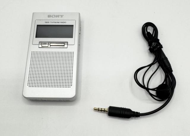 中古 動作確認済】 ソニー ポケットラジオ XDR-63TV W : ポケッタブル
