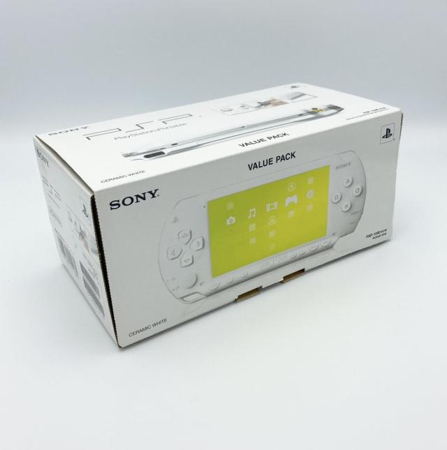 PSP 「プレイステーション・ポータブル」バリューパック　セラミック・ホワイト Amazon | PSP「プレイステーション・ポータブル」 バリュー