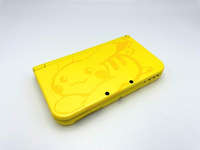 中古 Newニンテンドー3DS LL ピカチュウ【イエロー】