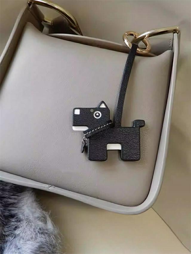 犬モチーフ バッグチャーム キーホルダー 本革 ハンドメイド 手作り ナチュラル 可愛い ギフト 誕生日 プレゼント レディース メンズ ストラップ   記念日  お祝い_2