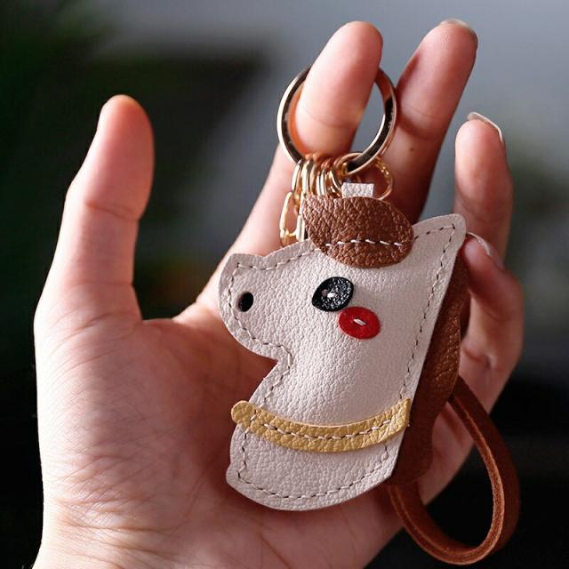 馬モチーフ 可愛いシンプル本革キーホルダー バッグチャーム ストラップ ハンドメイド ナチュラル 記念日  お祝い ギフト プレゼント 人気 おしゃれ