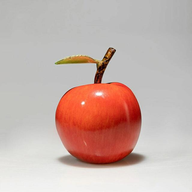 平安の銅製りんご 置物 真鍮 アップル オブジェ 工芸品 クリスマス プレゼント 平安夜 ギフト 手のひら飾り 開運 インテリア 小物 おしゃれ 贈答品 聖夜の贈り物 クリスマス 御歳暮 お歳暮 御年賀 敬老の日 誕生日 結婚祝 出産祝 長寿祝 退職祝 昇進祝 新築祝  卒業祝 開業祝_1