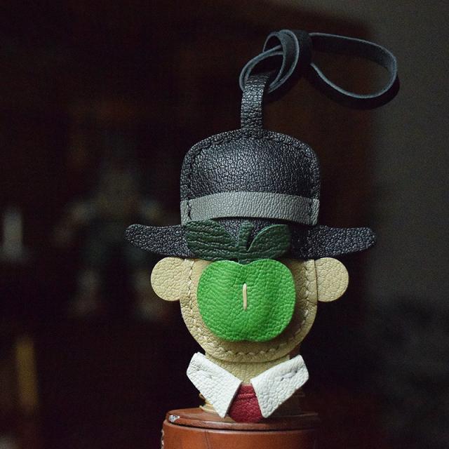 アーティストデザイン キーホルダー  バッグチャーム  アクセサリー  革小物 キーリング キーイング 車の鍵  チャーム ストラップ  ギフト プレゼント 記念日  お祝い プチギフト 男女兼用 ハンドメイド  天然レザー 手作り
