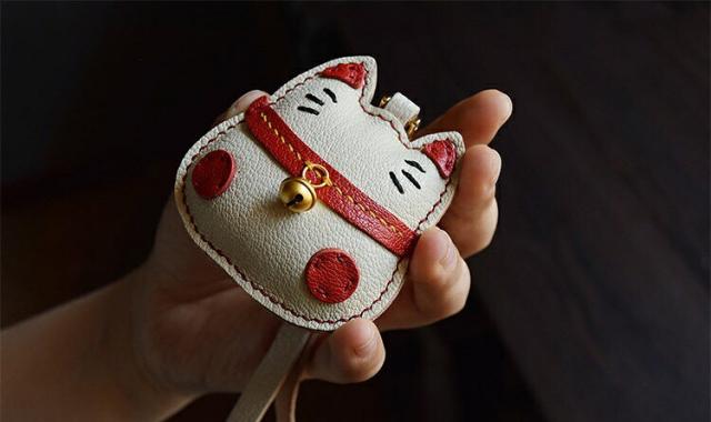 招き猫キーホルダー  バッグチャーム  アクセサリー  革小物 キーリング キーイング 車の鍵  チャーム ストラップ  ギフト プレゼント 記念日  お祝い プチギフト 男女兼用 ハンドメイド  天然レザー 手作り_5