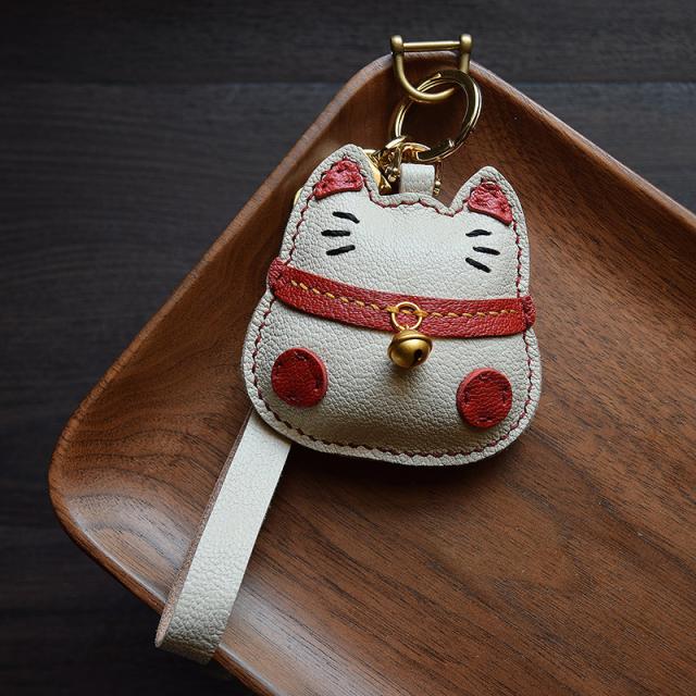 招き猫キーホルダー  バッグチャーム  アクセサリー  革小物 キーリング キーイング 車の鍵  チャーム ストラップ  ギフト プレゼント 記念日  お祝い プチギフト 男女兼用 ハンドメイド  天然レザー 手作り_2
