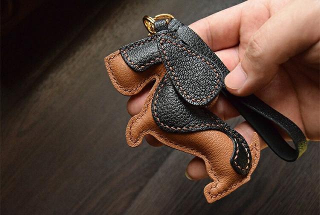 バセットハウンド キーホルダー  バッグチャーム  アクセサリー  革小物 キーリング キーイング 車の鍵  チャーム ストラップ  ギフト プレゼント 記念日  お祝い プチギフト 男女兼用 ハンドメイド  天然レザー 手作り_7