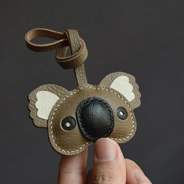 コアラ キーホルダー  バッグチャーム  アクセサリー  革小物 キーリング キーイング 車の鍵  チャーム ストラップ  ギフト プレゼント 記念日  お祝い プチギフト 男女兼用 ハンドメイド  天然レザー 手作り