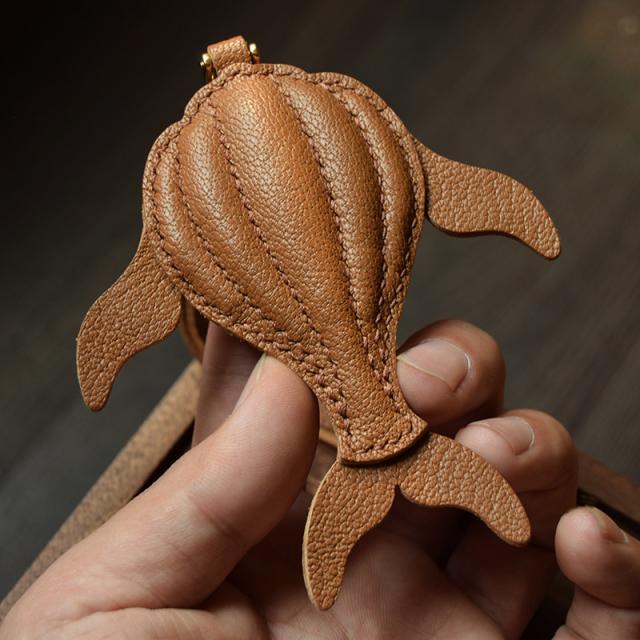クジラ キーホルダー  バッグチャーム  アクセサリー  革小物 キーリング キーイング 車の鍵  チャーム ストラップ  ギフト プレゼント 記念日  お祝い プチギフト 男女兼用 ハンドメイド  天然レザー 手作り_10