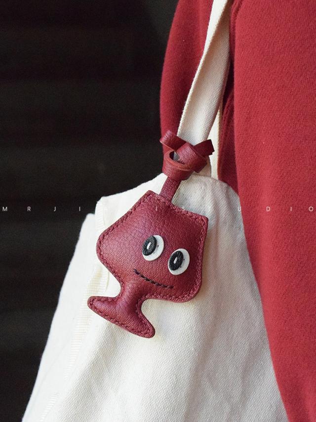 ハンドメイド 羊革 キーチェーン バッグチャーム 小さくて可愛らしいデザイン キーホルダー  バッグチャーム  アクセサリー  革小物 キーリング キーイング 車の鍵  チャーム ストラップ  ギフト プレゼント 記念日  お祝い プチギフト_7