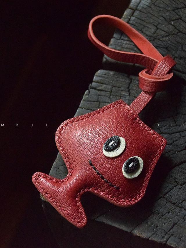 ハンドメイド 羊革 キーチェーン バッグチャーム 小さくて可愛らしいデザイン キーホルダー  バッグチャーム  アクセサリー  革小物 キーリング キーイング 車の鍵  チャーム ストラップ  ギフト プレゼント 記念日  お祝い プチギフト_3