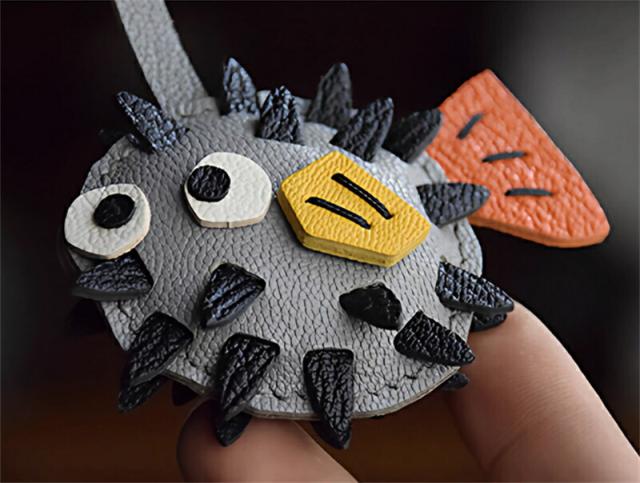 フグモチーフキーリング キーホルダー  バッグチャーム  アクセサリー  革小物 キーリング キーイング 車の鍵  チャーム ストラップ  ギフト プレゼント 記念日  お祝い プチギフト 男女兼用 ハンドメイド  天然レザー 手作り_8