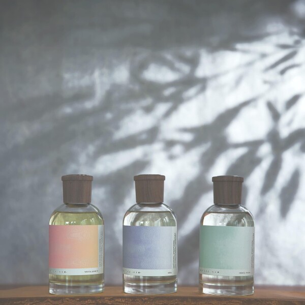 NITOKA -仁十香- フレグランスディフューザー 天然香料による癒しと活版印刷ラベルによる繊細さをデザインした高級フレグランス (本体250ml, AQUA)