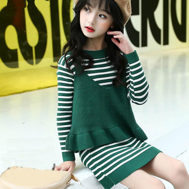 大人顔負けの洗練スタイルを引き立てるキッズセットアップ 女の子ニットセットアップ 子供服 ボーダー柄ワンピース 無地ベスト 2点の通販はau Pay マーケット プレッピー