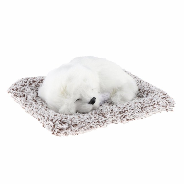 眠っている子犬のぬいぐるみのぬいぐるみペット動物のおもちゃの
