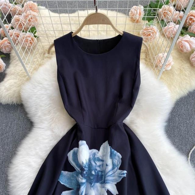 ワンピース プリント柄 ラウンドネック 花柄 ノースリーブ かわいい リモート デート 大人可愛い 休日スタイル ディナー カジュアル ワンピース プリント柄 ラウンドネック 花柄 ノースリーブ かわいい