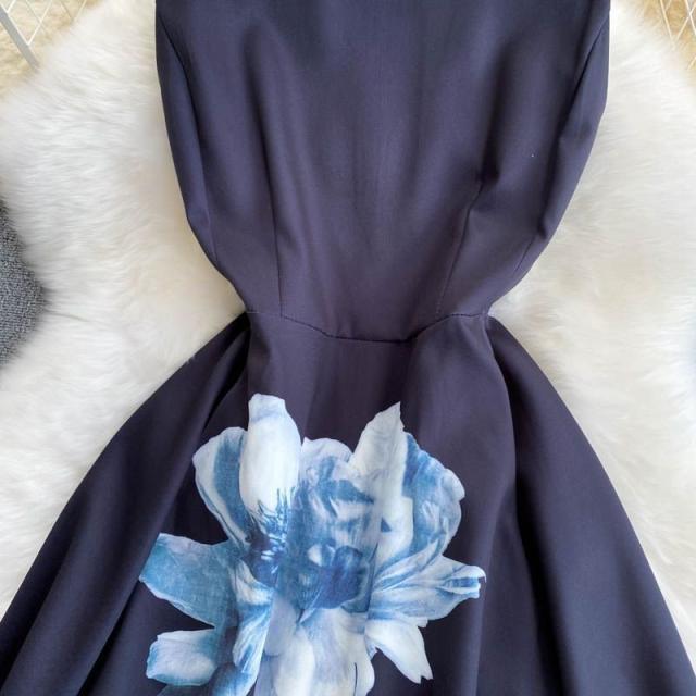 ワンピース プリント柄 ラウンドネック 花柄 ノースリーブ かわいい リモート デート 大人可愛い 休日スタイル ディナー カジュアル ワンピース プリント柄 ラウンドネック 花柄 ノースリーブ かわいい