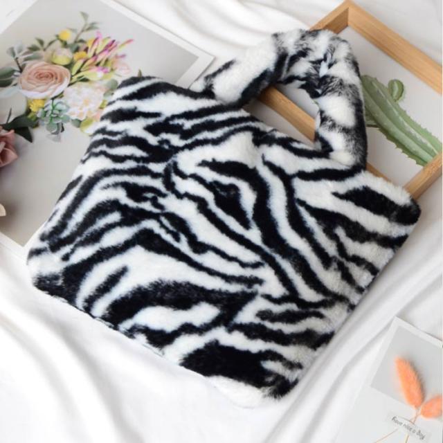 AMACA アマカ　リアルファーバッグ　ハンドバッグ　レオパード柄 AMACA アマカ リアルファーバッグ ハンドバッグ レオパード柄