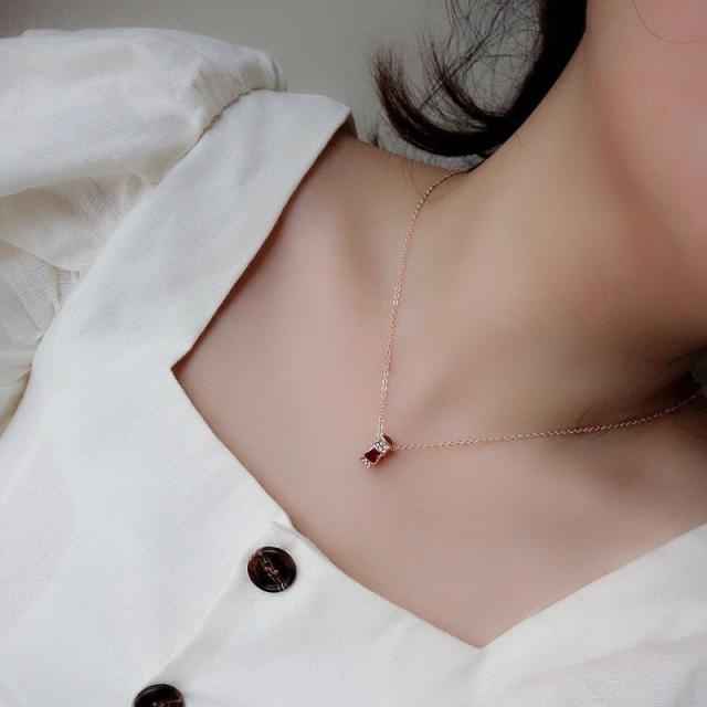 ネックレス サークルネックレス ラインストーン 小さめ コンパクト 控えめ 大人女子 上品 おしゃれ お出かけ 雑貨 小物 レデの通販はau Pay マーケット 美良