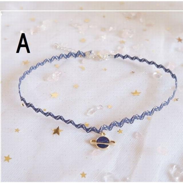 チョーカー レディース 女性用 ワンポイント チャーム 宇宙 可愛い かっこいい オシャレ シンプル カジュアル ギザギザ 曲線の通販はau Pay マーケット 美良