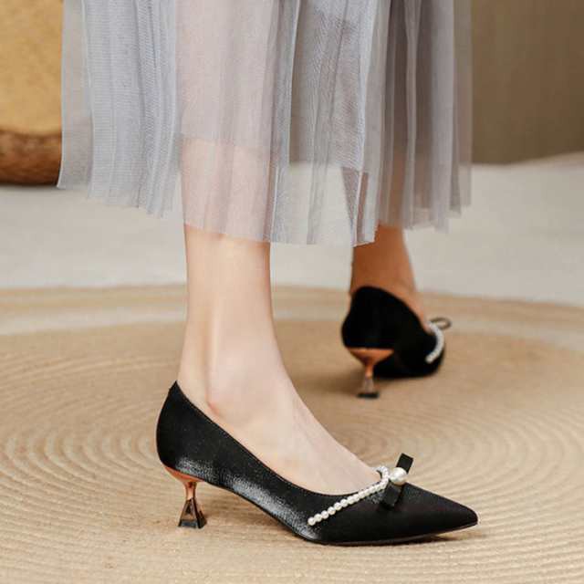パンプス 痛くない 結婚式 レディース とんがりトゥパンプス シューズ リボン パール おしゃれ ウェディングシューズ ローヒール 太ビーの通販は 6,664円