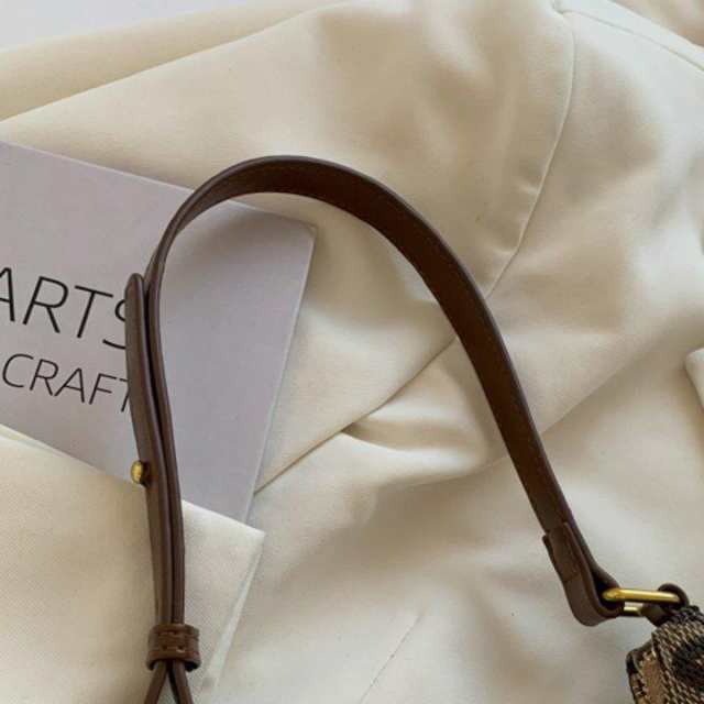 ハンドバッグ 3色展開 レオパード柄 ヒョウ柄 トレンド 大人可愛い こなれ感 デート かわいい 秋 肩掛け コンパクト お呼ばれ お出かけの通販は