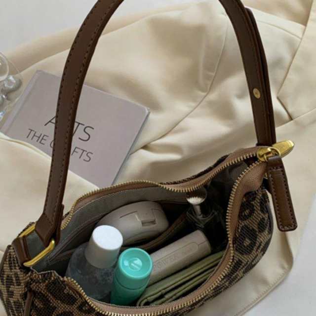 ハンドバッグ 3色展開 レオパード柄 ヒョウ柄 トレンド 大人可愛い こなれ感 デート かわいい 秋 肩掛け コンパクト お呼ばれ お出かけの通販は